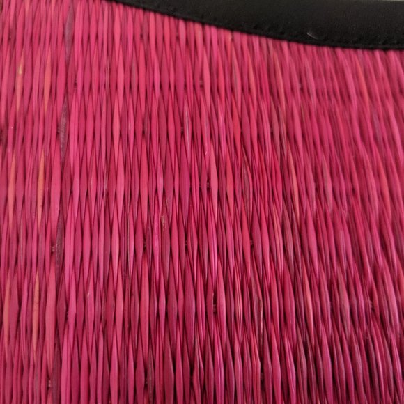 Woven straw fuchsia pink handbag - Picture 6 of 7